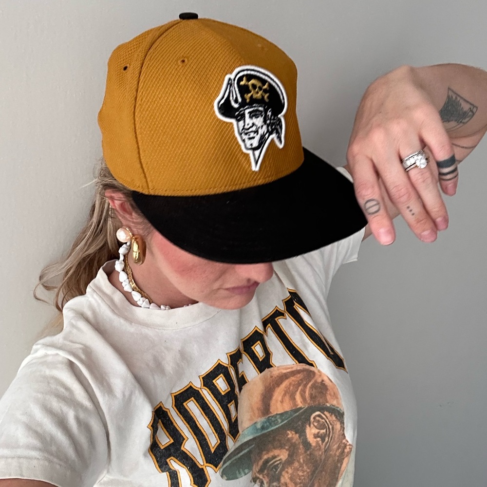 Vintage MLB Gold and Black Pittsburgh Pirates Baseball Hat 54.9 CM